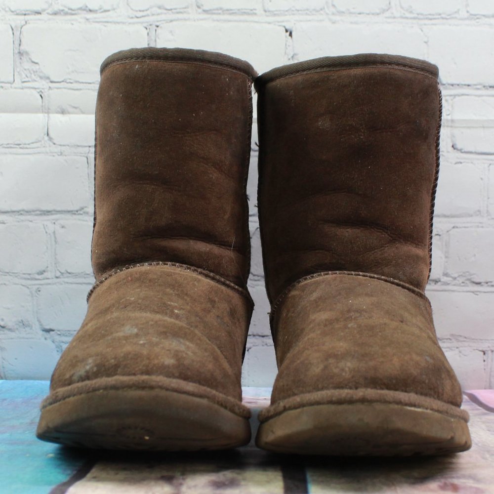 UGG Classic Short Twinface Sheepskin Brown Suede Winter Boots Size 8 - Picture 4 of 9